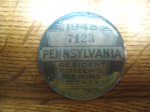 PENNSYLVANIA RESIDENT CITIZEN FISHING LICENSE PIN BACK BUTTON/BADGE 1945 #7123