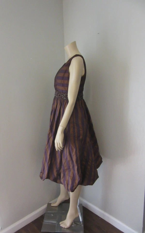 Vestido Rickie Freeman para Teri Jon púrpura y bronce a rayas seda cuello en V globo 8 Foto 2 de 4