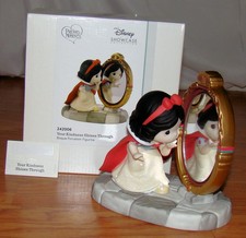 Precious Moment Disney Showcase YOUR KINDNESS SHINES THROUGH (242006) Snow White