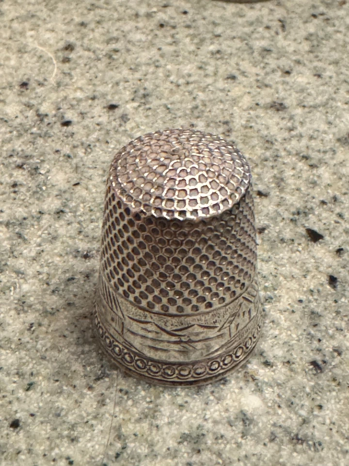 Dedal de plata esterlina, H. Muhr Sons, casa, granero, remeros en Mountain Lake, 5,4 g Foto 4 de 4