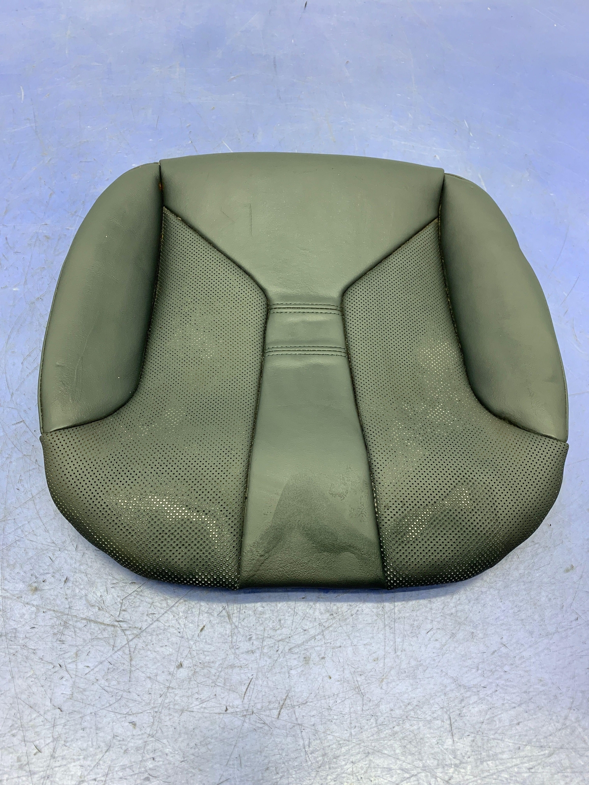 2014 - 2020 BMW I8 OEM RIGHT REAR LOWER SEAT CUSHION | AMIDO LEATHER 10587515