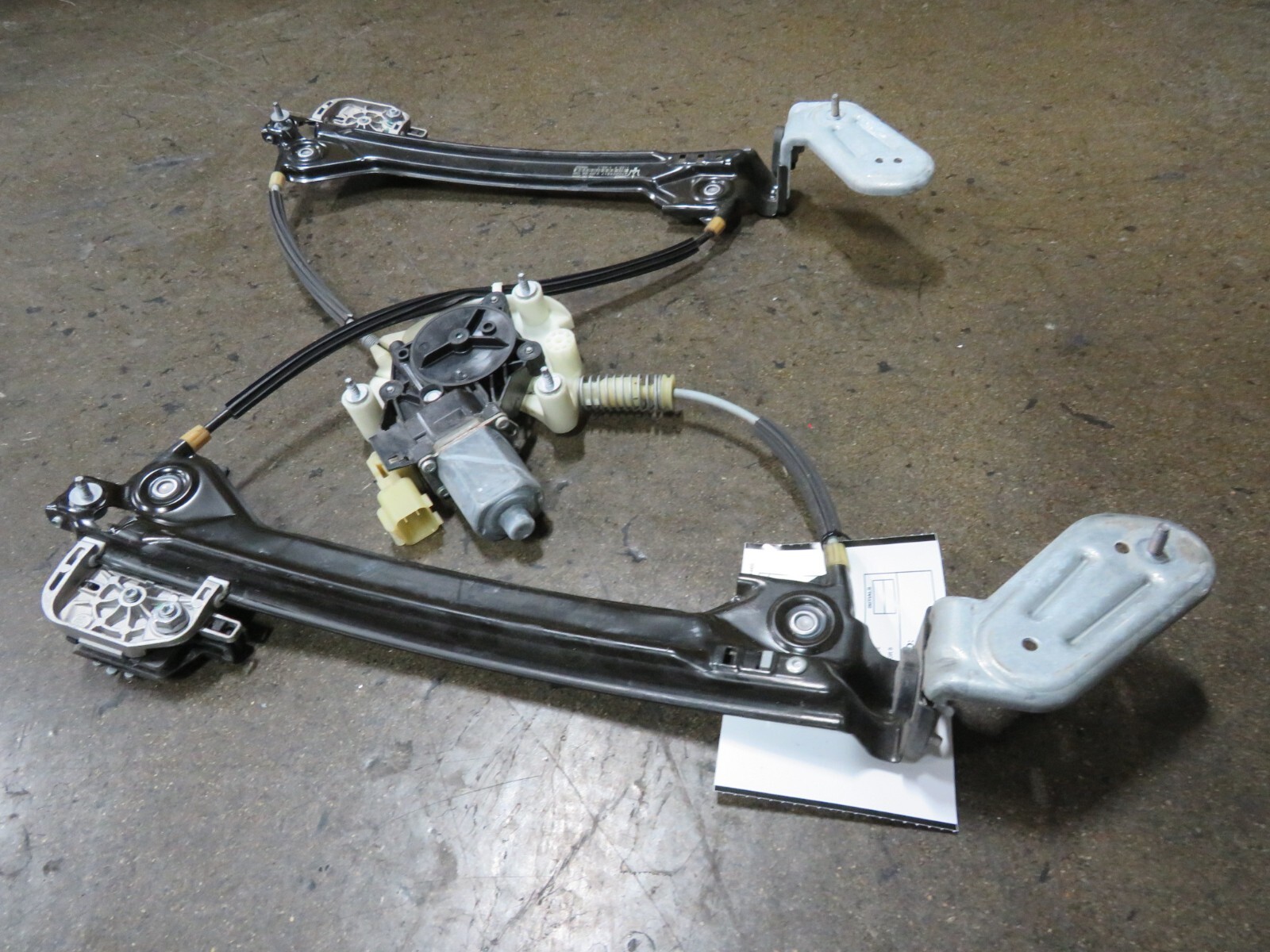 2016 Maserati Quattroporte, RH, Right Rear Window Regulator, Used, P/N 670009817
