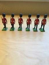 BRITAINS VINTAGE SET OF 6 SCOTS GUARDS MARCHING