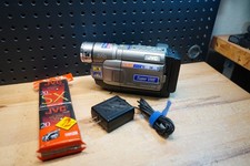 B JVC GR-SXM330U Super VHS-C Camcorder 400x Zoom w/ Tapes