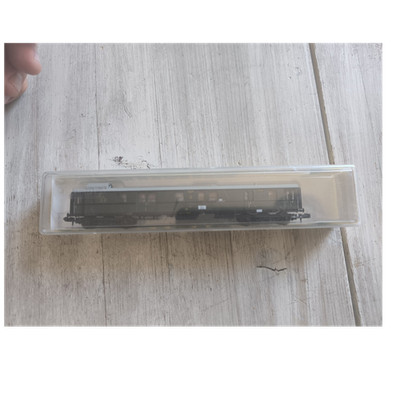 Minitrix Personenwagen Spur N 1:160 Grün mit Beleuchtung Kunststoff