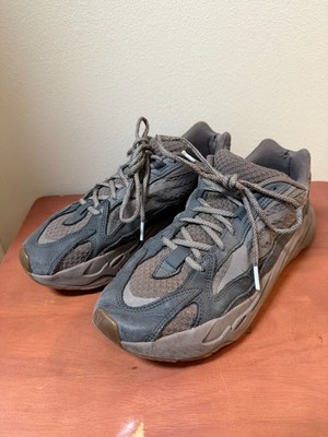Size 10.5 - adidas Yeezy Boost 700 V2 Mauve