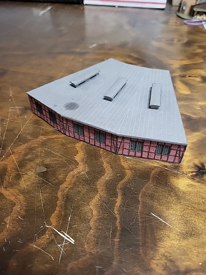 Marklin 72886  Z  Locomotive  Shed  Fully Assembled  - Image 4 of 4