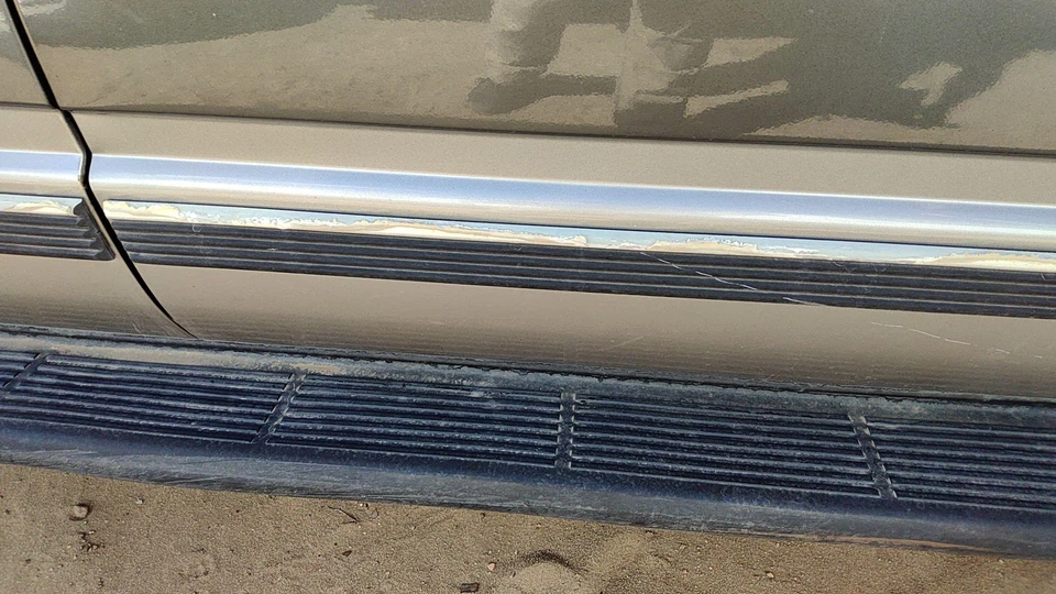 Chevy Suburban 1992-1999 pasajero delantero derecho moldura de puerta OEM moldura Foto 2 de 4