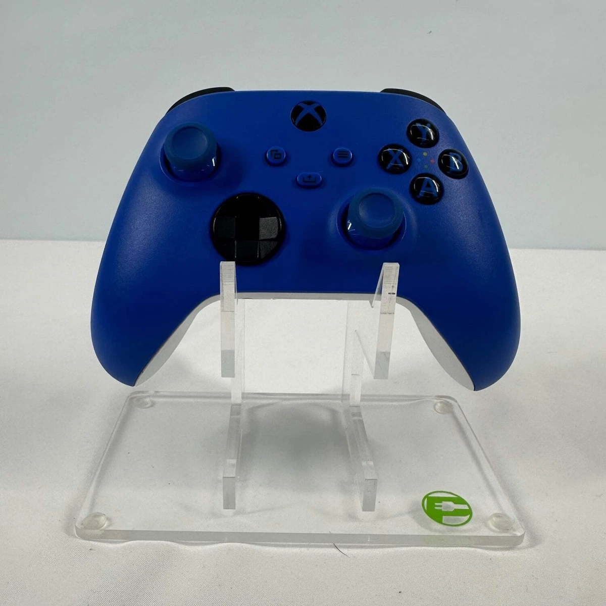 Microsoft is Releasing a Bright Blue Xbox Series X/S Controller