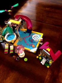 LEGO FRIENDS: Heartlake City Pool (41008) W/INSTRUCTIONAL MANUAL 100% COMPLETE
