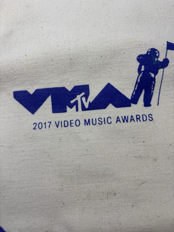 2017 MTV Music Awards of the Year, Tote Bag, RARE