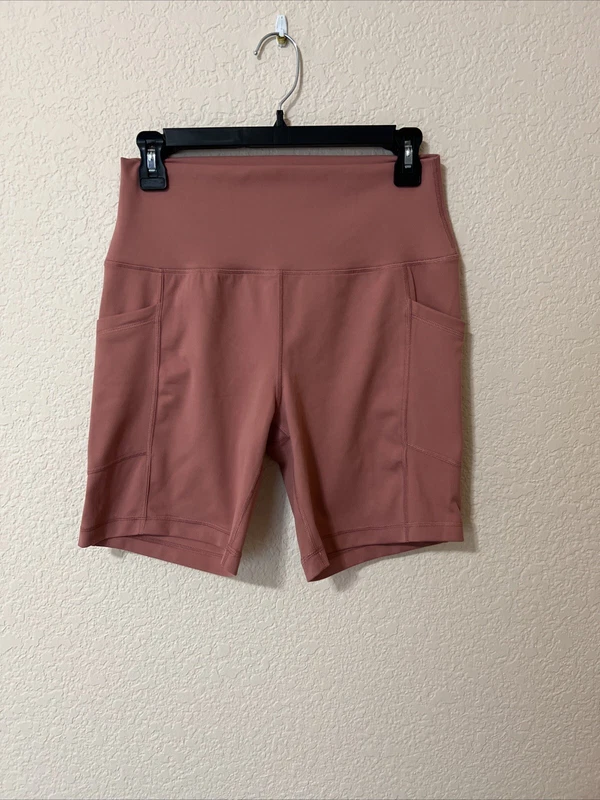 yogalicious lux biker style with pocket activewear euc shorts