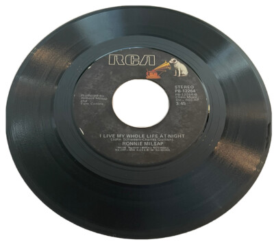 45 RPM Record Ronnie Milsap No Getting Over Me/I Live My Life At Night (box10)