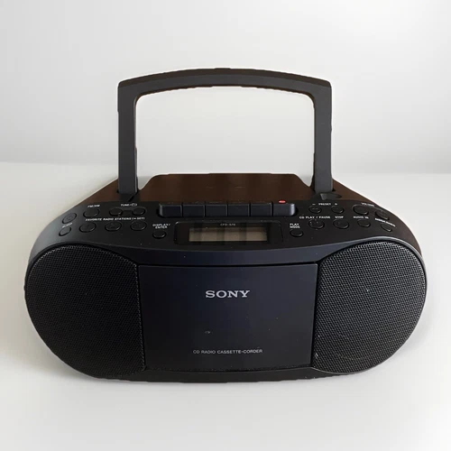 SONY PORTABLE CASSETTE PLAYER & CD PLAYER/ RADIO CFD-S70 Excellent Condition