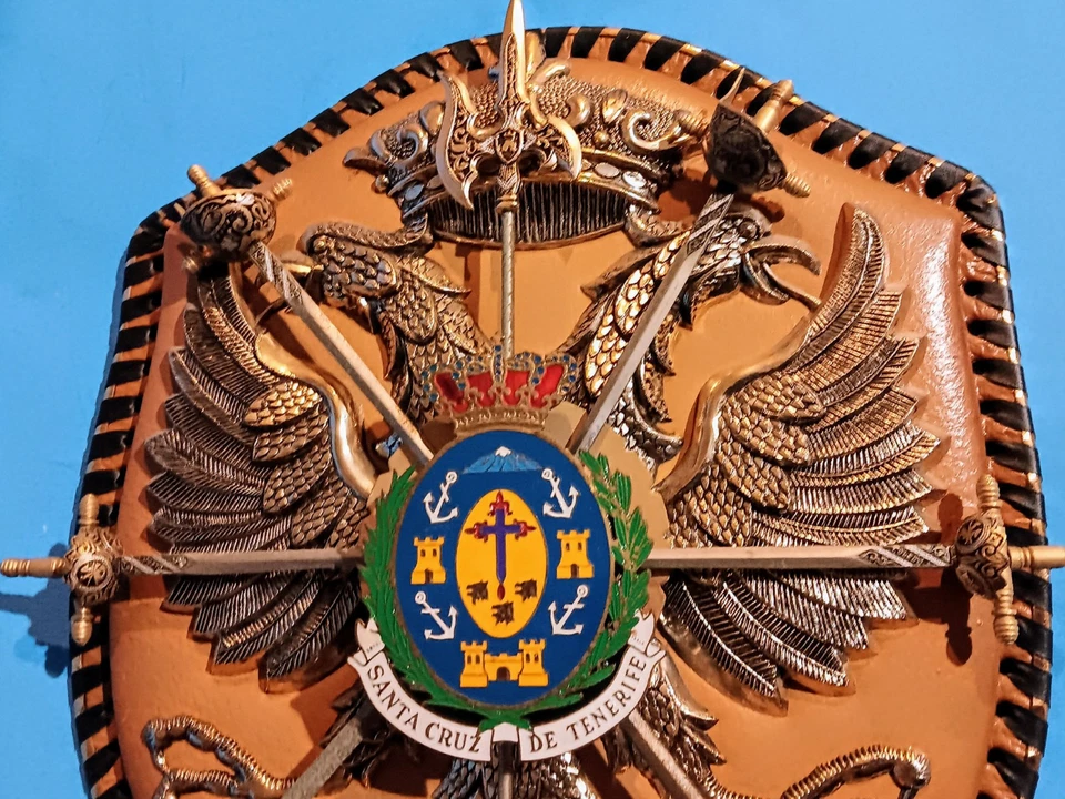 Герб герб стены вися табличка средневековый щит мечи боевой топор орел - Изображение 2 из 4