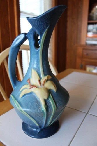 VTG ROSEVILLE USA ZEPHYR LILY 23-10" BLUE POTTERY EWER