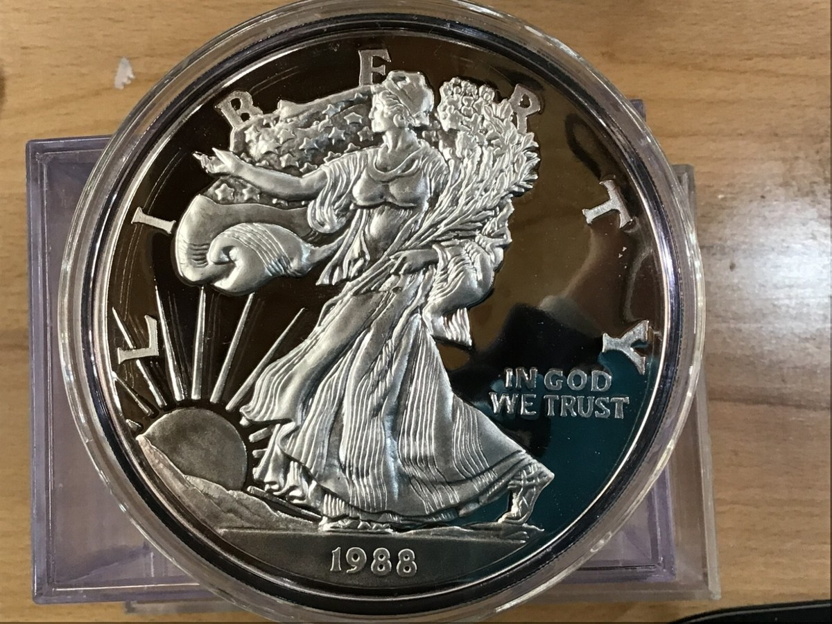 1988 Giant Commemorative Eagle 8 Troy Oz .999 Fine Proof Silver