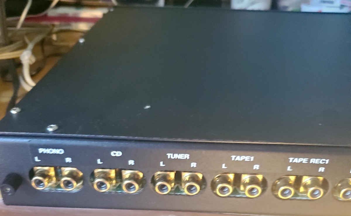 Préampli Velleman K4100 Vintage Années 80 – Look Rétro Et Commandes Numériques, Fonctionnel