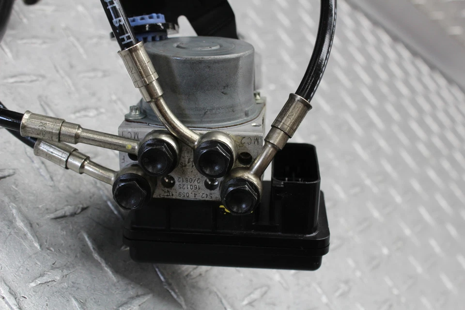 2016 DUCATI DIAVEL ABS PUMP HOSE SET LINES HOSES - Image 2 of 4