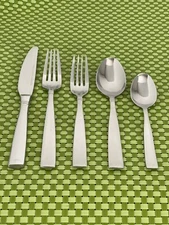 Heritage Mint Ltd SIMPLICITY Stainless Glossy 18/0 Flatware SMART CHOICE B55G