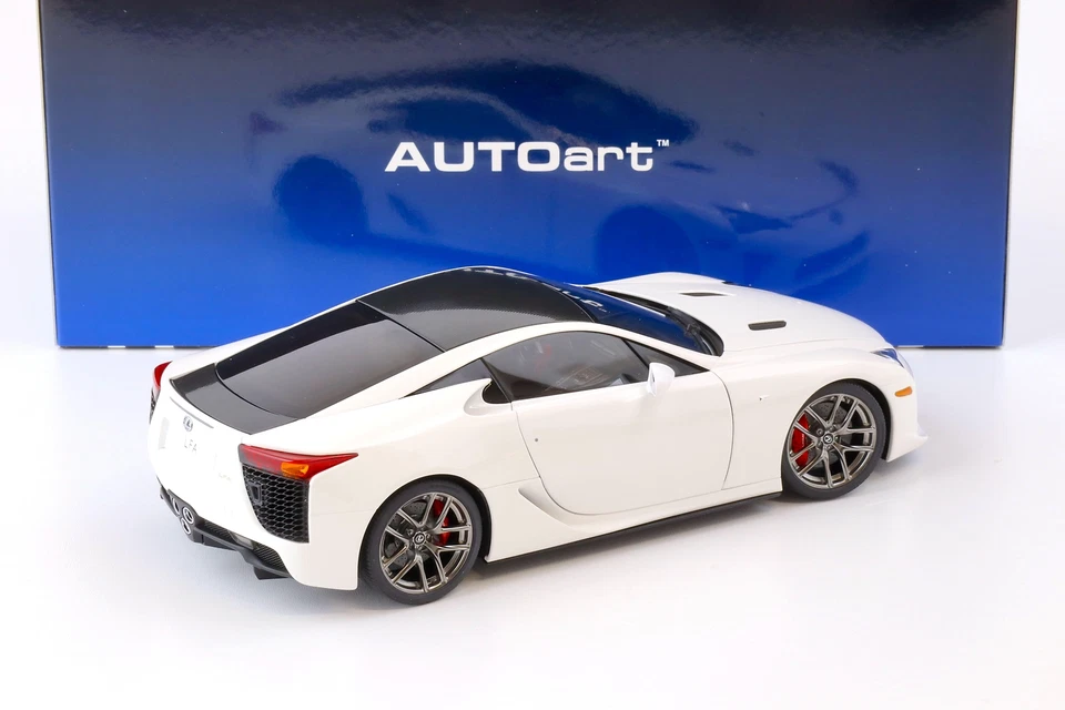 1:18 AUTOart Lexus LFA 2010 Bianco Whiter/ Tetto Nero In Carbonio 78851 - Immagine 3 di 4