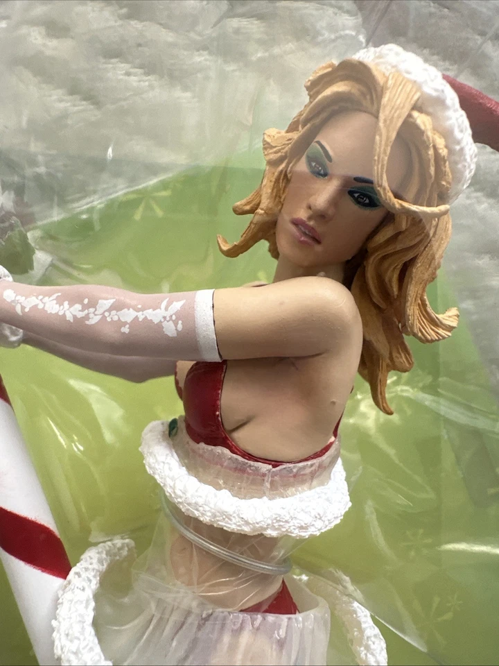 Figura de Navidad McFarlane’s Twisted X-Mas Mrs. Claus Variante Rubia/4K SELLADA Foto 4 de 4