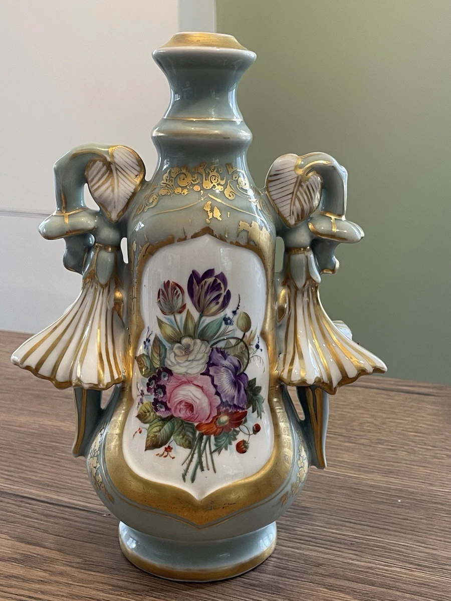 Carafe en porcelaine fine de Limoges blanche, modèle d'après Sandoz
