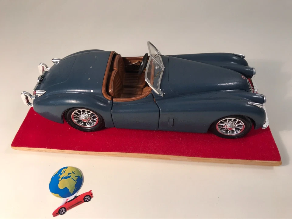 Bburago Jaguar XK 120, automodello scala 1:24 - 1:25, vintage (634) - Immagine 4 di 4