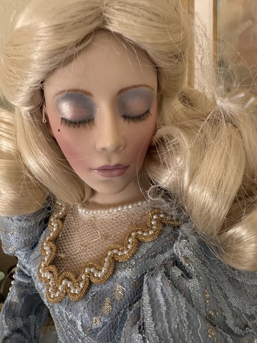 Franklin Mint Bisque Porcelain 19" Doll SLEEPING BEAUTY Heirloom Collection Box - Picture 8 of 15