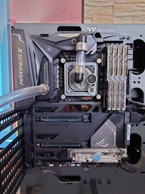 ASUS Maximus X Formula + Der8auer 9700k @5,0Ghz Advanced Edition + 2 EKWB Kühler