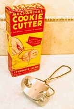 VINTAGE MECHANICAL COOKIE CUTTER WITH ORIGINAL BOX