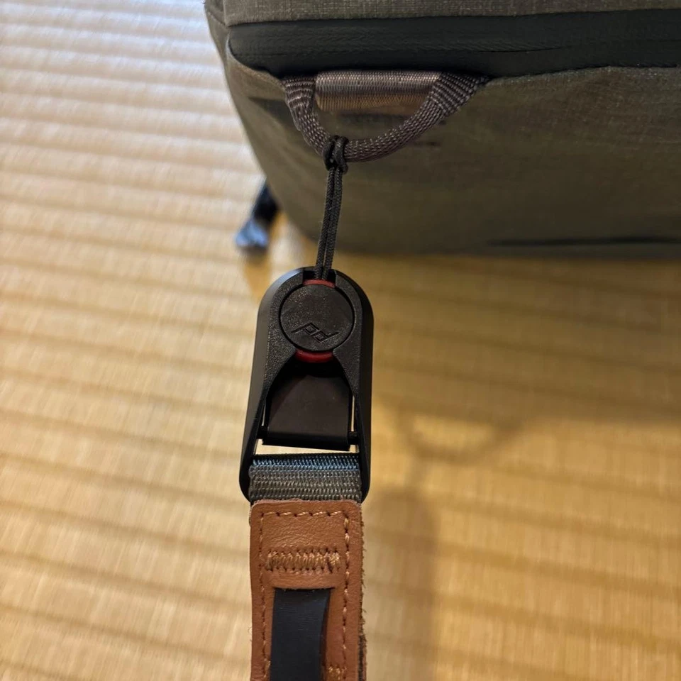 Peak Design Tech Pouch Surge Gray with Strap - Image 4 of 4