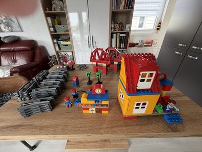 Große Duplo Eisenbahn XXXL sehr viel Zubehör Lok mit Waggon X-Kreuzung, Bahnhof