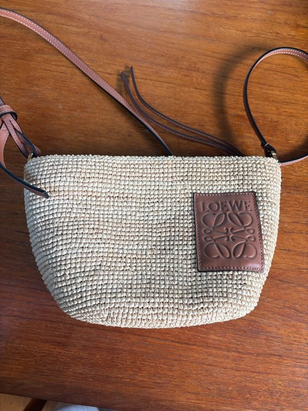 LOEWE PAULA’S IBIZA POCHETTE RAFFIA CROSSBODY LEATHER STRAP BAG HONEY