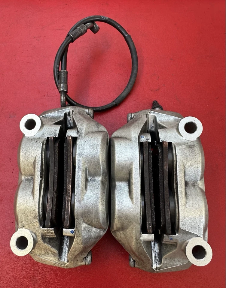 Ducati Multistrada Touring 1200 2013 2014 OEM BREMBO pinzas de freno delanteras pernos Foto 4 de 4