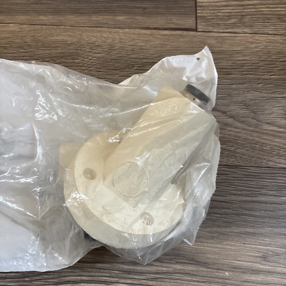 Leviton 22R23-W Male 30 Degree Receptacle 690A 600V 250-750MCM - Image 2 of 4