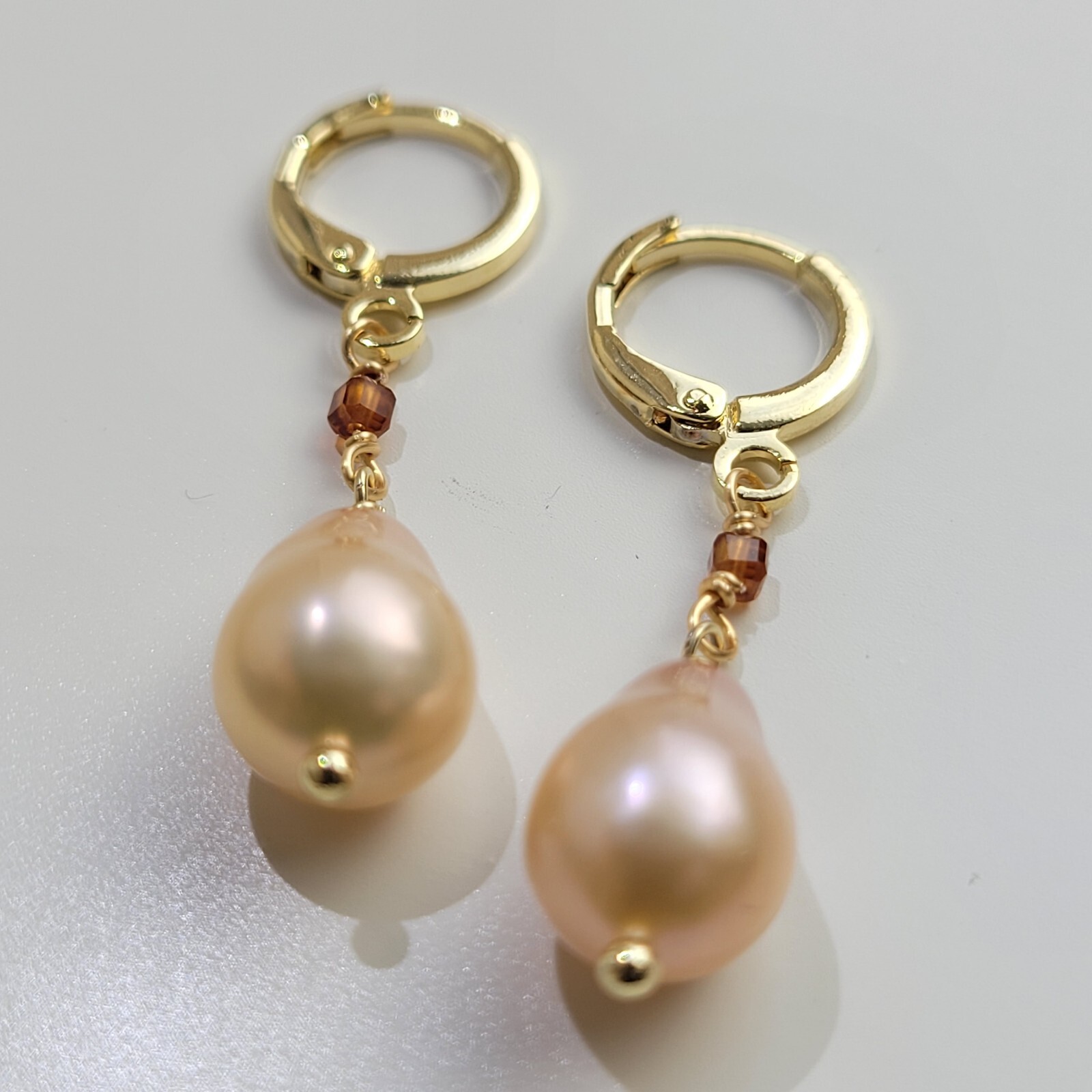 Boucles d'oreilles grenat et perles de culture idée cadeau précieux fait main