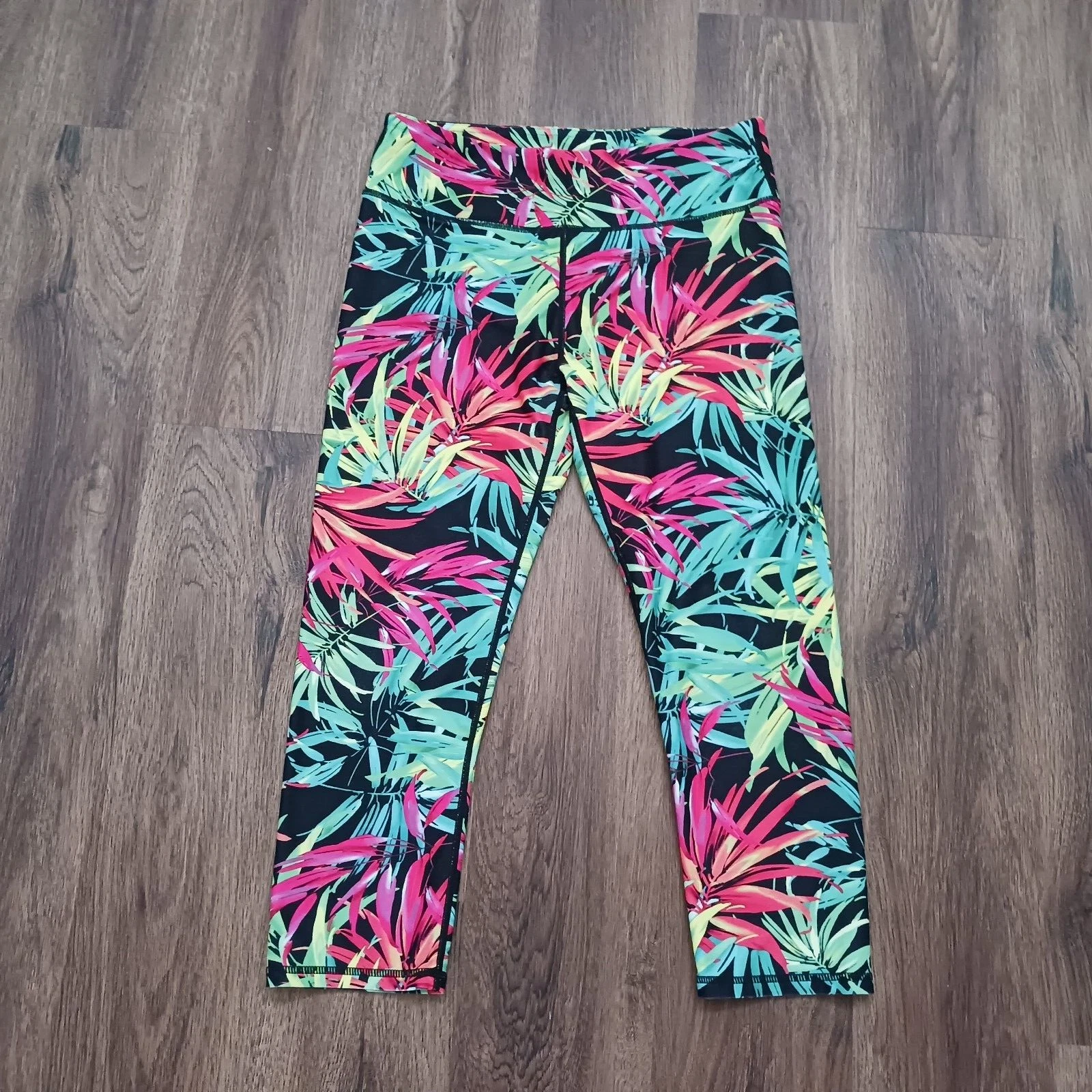 fabletics yogi cropped vacation leggings