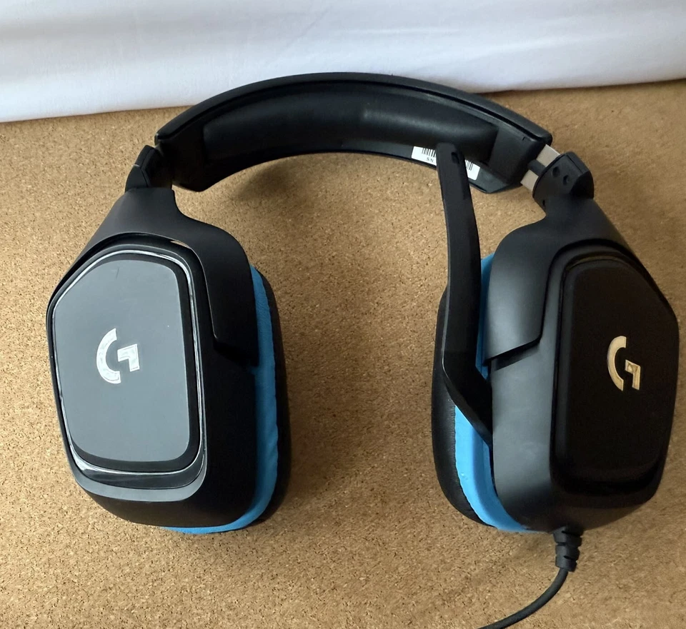 Logitech - G432 Wired Gaming Headset for PC - Black/Blue Headphones - Image 4 of 4