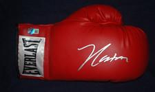 JULIO CESAR CHAVEZ SR Signed Everlast Leather Laced Boxing Glove Beckett WZ79070