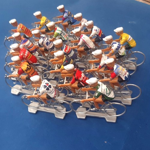 Année 2001 - 20 cyclistes miniatures - Tour de France Giro - Cycling figure - Photo 2/6