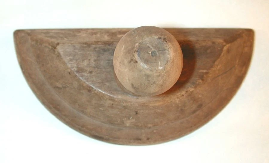 Antique Pennsylvania Carved Softwood Half-round Pineapple Design Butter Print - Image 4 of 4