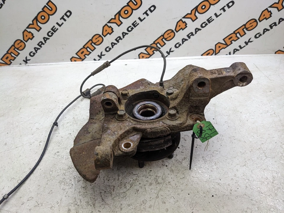 Hyundai Santa Fe MK2 2012 2,2 CRDI rueda delantera derecha buje nudillo de dirección Foto 2 de 4