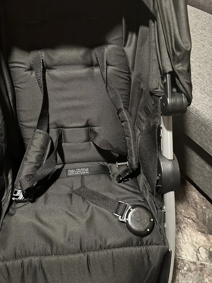 Britax B-lively Stroller in Black - Image 4 of 4