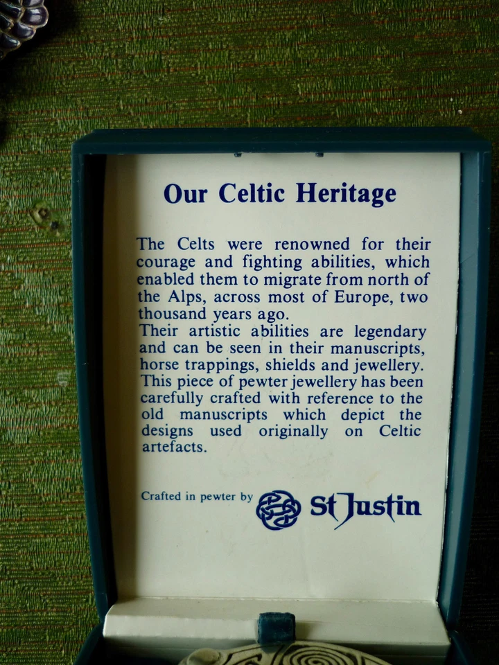 Joyería broche peltre herencia celta diseño para abrigo 2.1/4" en caja original Foto 2 de 2