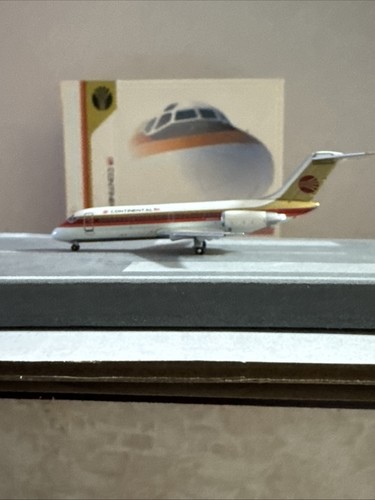 Jet-X 1:400 scale die cast model Continental DC 9-14 Commercial Airliner N8962 - Picture 2 of 15