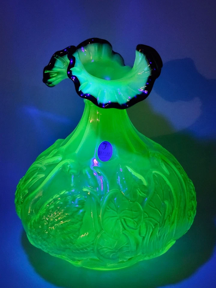 Fenton vaseline opalescent swan vase - Image 2 of 4