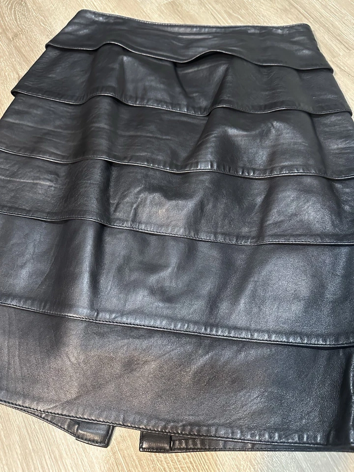 Vakko Women’s Tiered Leather Skirt Black Mint Condition - Image 4 of 4