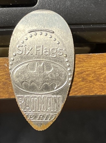 Batman Fledermausschild The Ride sechs Flaggen länglich gepresstes Viertel