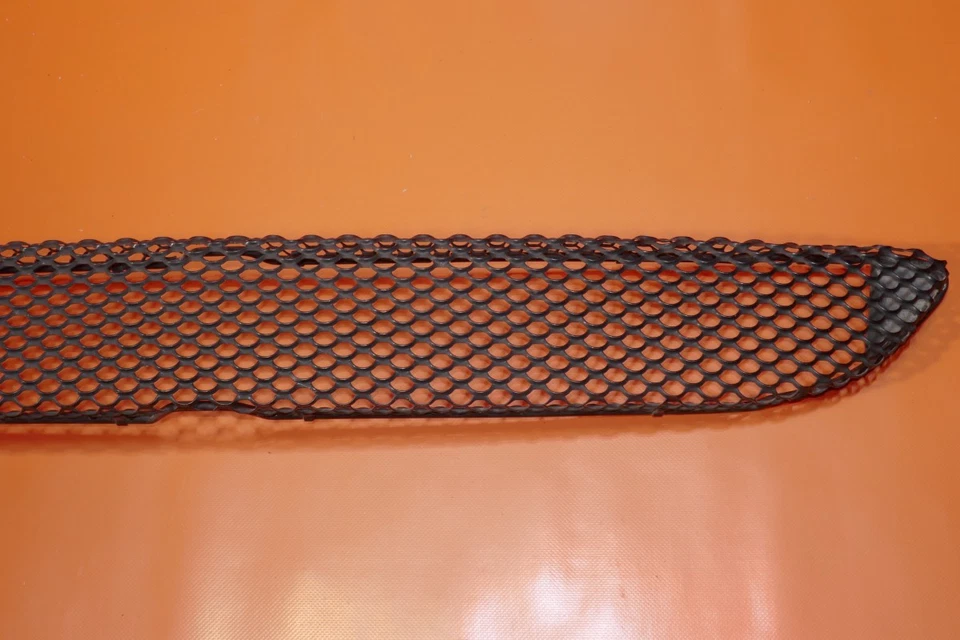 MERCEDES BENZ C320 AMG PARRILLA CENTRAL INFERIOR 2001 2002 2003 2004 2005 2006 2007 Foto 3 de 4